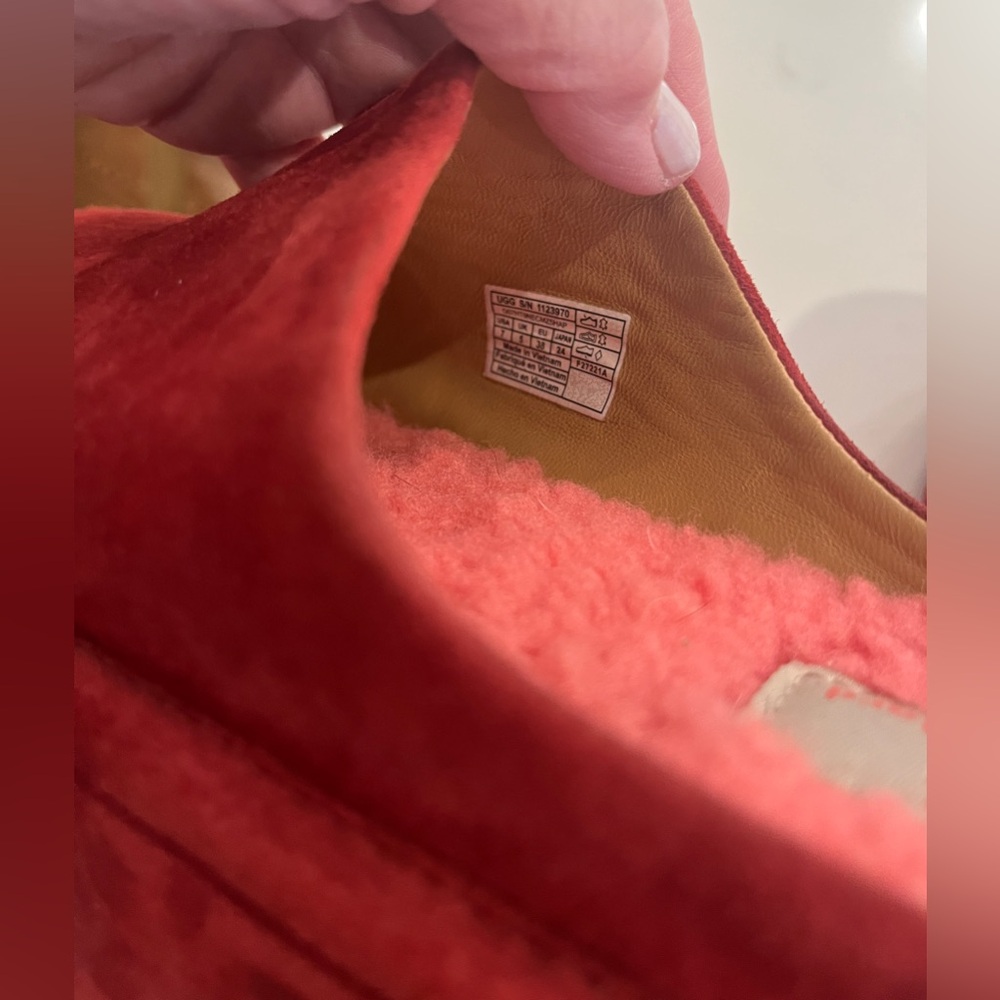 Gently Used UGG X Molly Goddard platform size 7 UGGS. Runway Style. RARE! - Picture 6 of 8